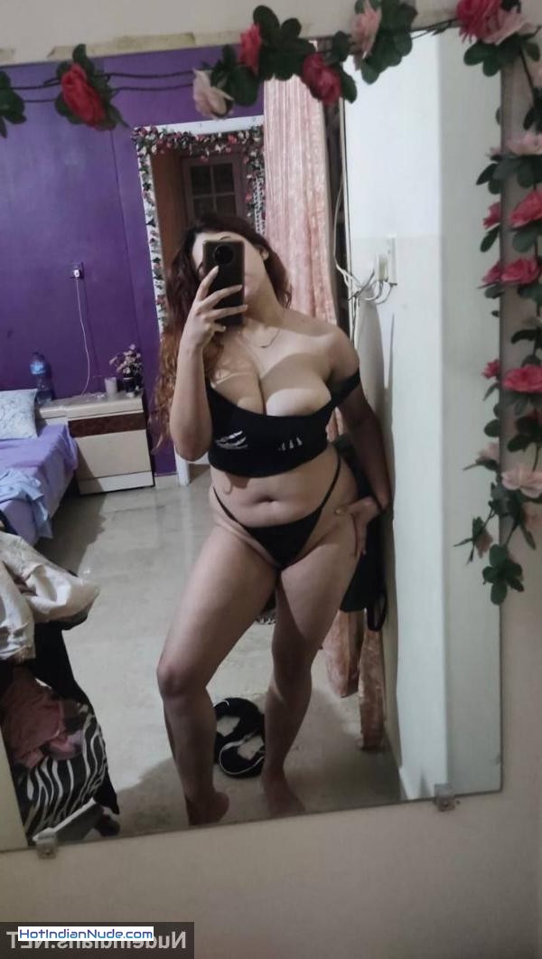 Latest Nude Pics Big Boobs ki garm photos dekhlo