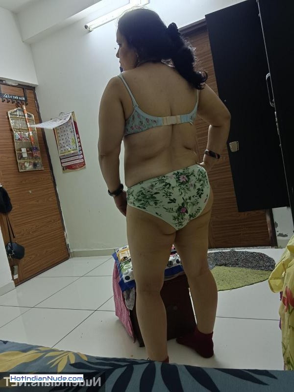 Nude Pics Of Desi Bhabhi ki nangi pics aur hot gallery - Marathi sexy bhabhi porn pics – MILF big boobs and ass show 786
