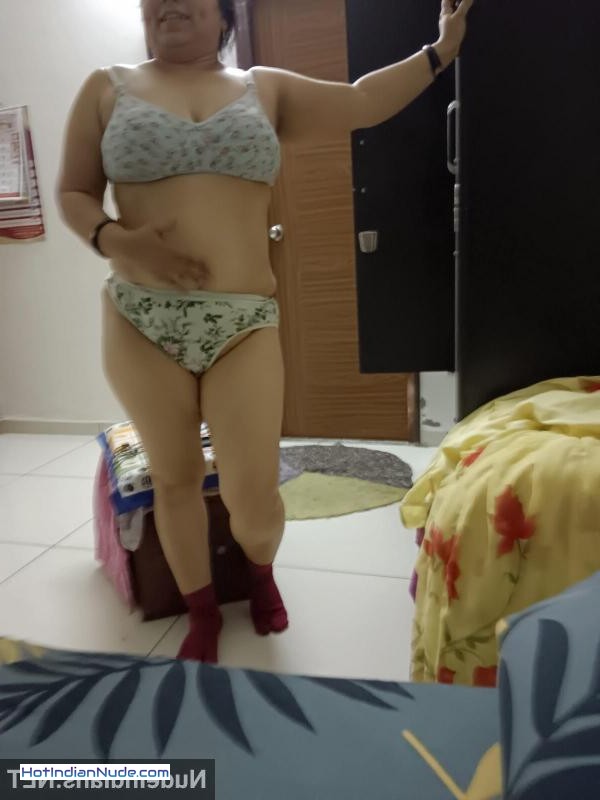Nude Pics Of Desi Bhabhi ki nangi pics aur hot gallery - Marathi sexy bhabhi porn pics – MILF big boobs and ass show 786