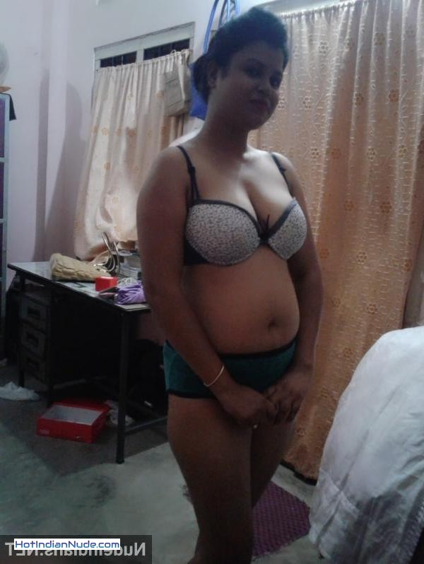 Nude Pics Of Indian Aunties ki nangi pics aur hot gallery - Bengali boudi pussy pics clicked by devar before choda chudi 423