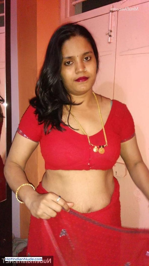 pictures of passionate sex ki nangi pics aur hot gallery - MILF Telugu aunty exposing round big boobs in saree and bra 262