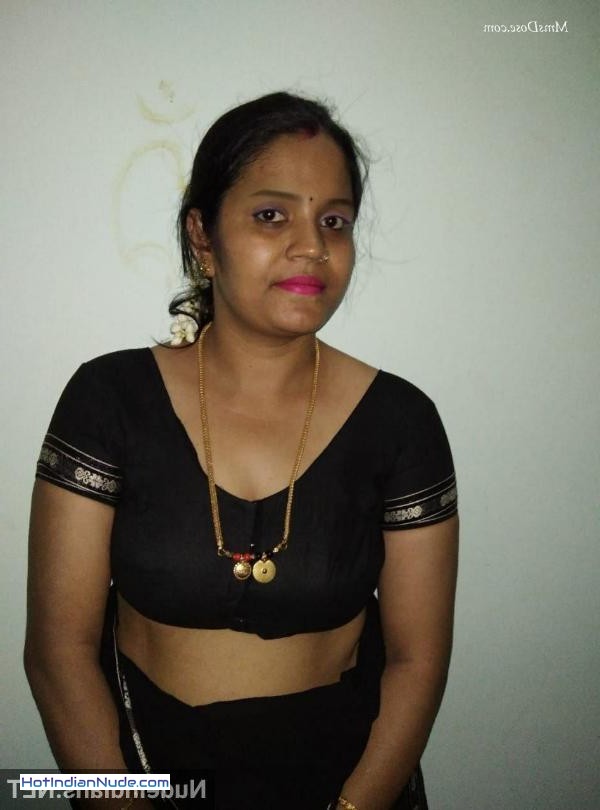 pictures of passionate sex ki nangi pics aur hot gallery - MILF Telugu aunty exposing round big boobs in saree and bra 262