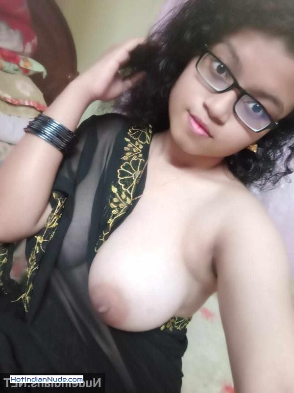 porn photos boobs ki nangi pics aur hot gallery - Muslim girl exposing big boobs and pussy like a porn model 73