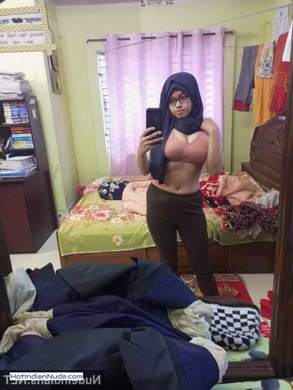 porn photos boobs ki nangi pics aur hot gallery - Muslim girl exposing big boobs and pussy like a porn model 73