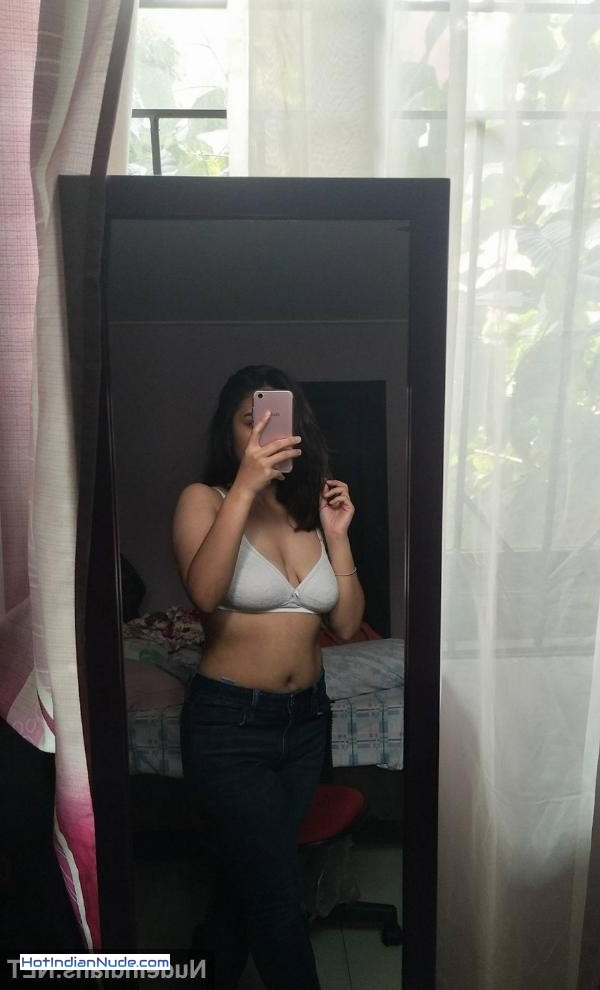porn pics with big boobs ki nangi pics aur hot gallery - Gori Muslim girl flashing big boobs and pussy in hostel room 291