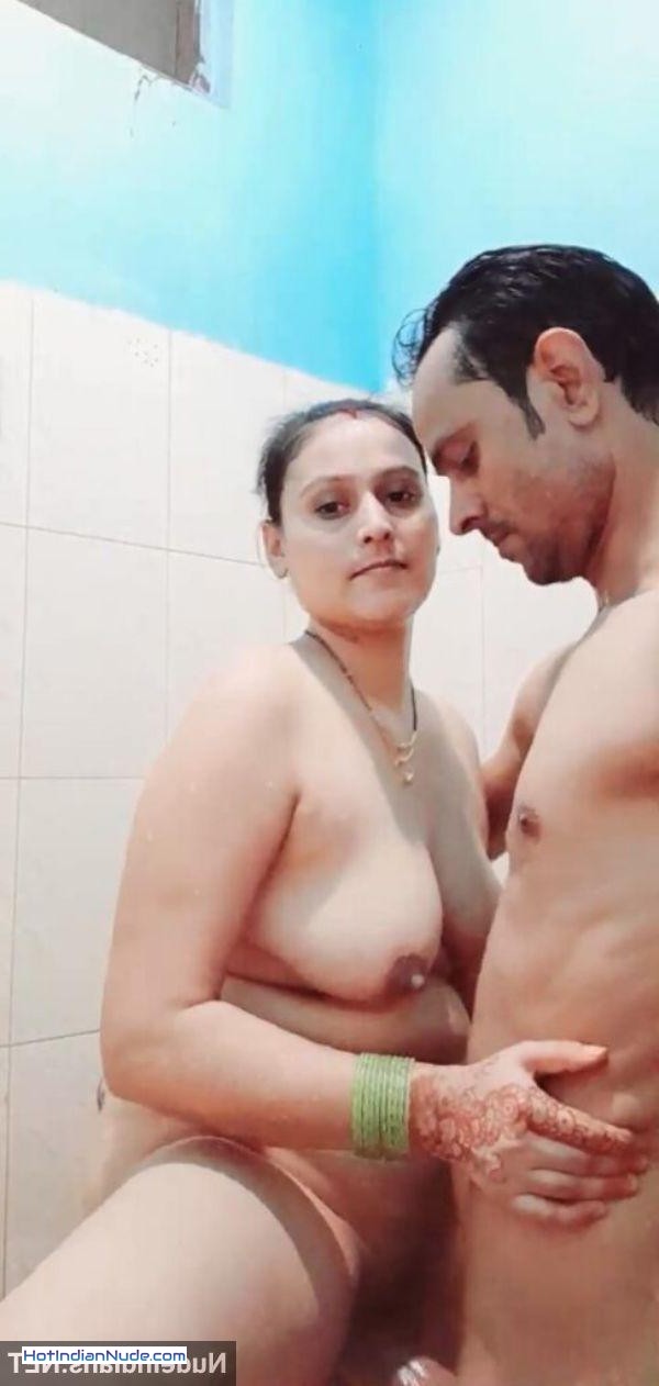 real moms nude photos ki nangi pics aur hot gallery - Naked mallu bhabhi romantic sex photos with husbands viral 805