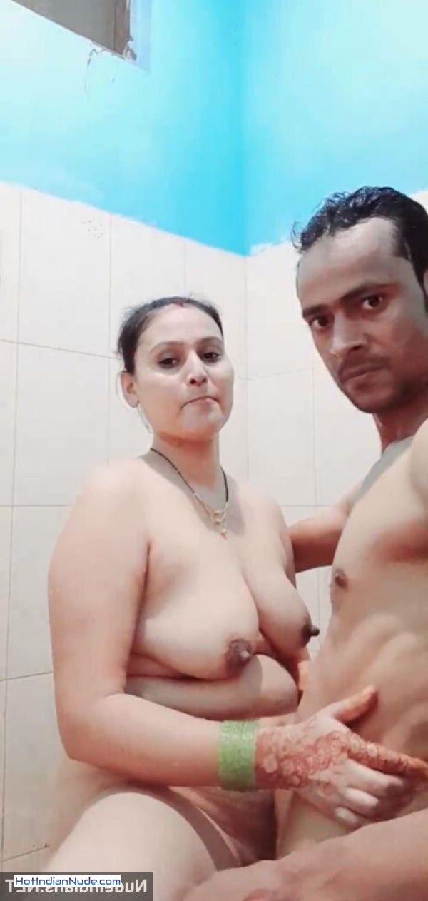 real moms nude photos ki nangi pics aur hot gallery - Naked mallu bhabhi romantic sex photos with husbands viral 805