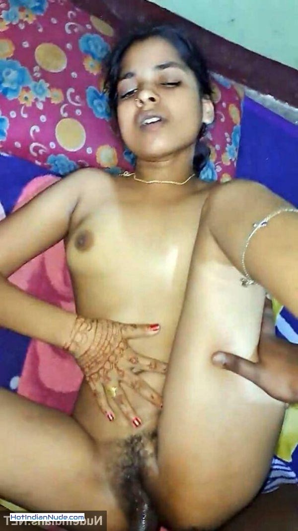 real moms nude photos ki nangi pics aur hot gallery - Naked mallu bhabhi romantic sex photos with husbands viral 805