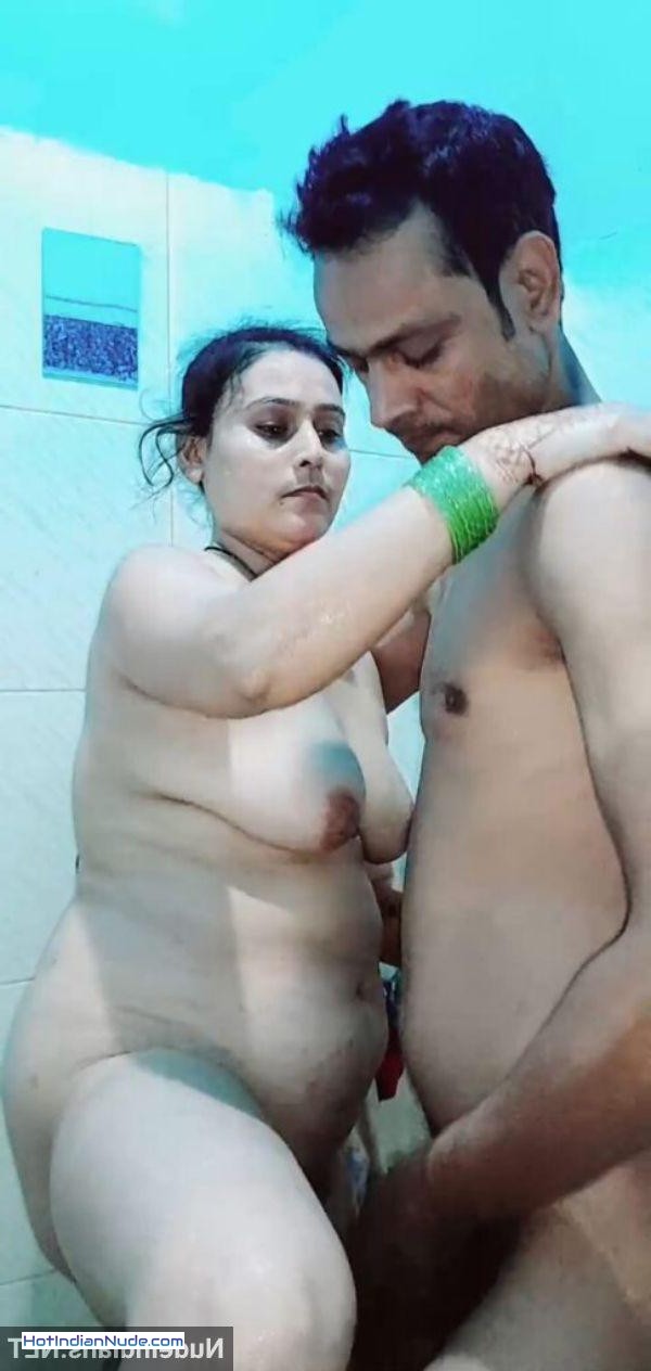 real moms nude photos ki nangi pics aur hot gallery - Naked mallu bhabhi romantic sex photos with husbands viral 805