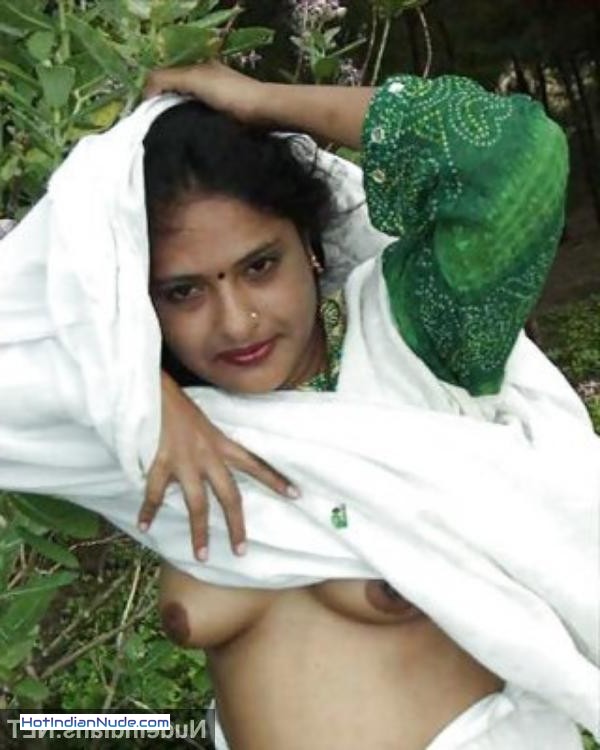 Garam BBW Aunty ki private selfie nude sex pics leaked by cuckold husband