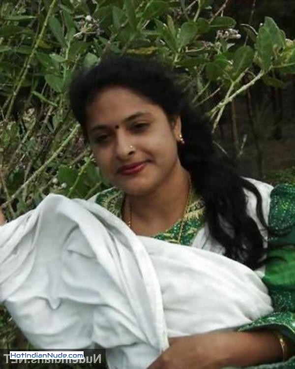 Garam BBW Aunty ki private selfie nude sex pics leaked by cuckold husband