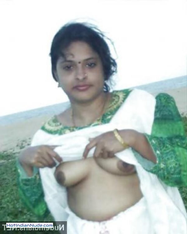 Garam BBW Aunty ki private selfie nude sex pics leaked by cuckold husband