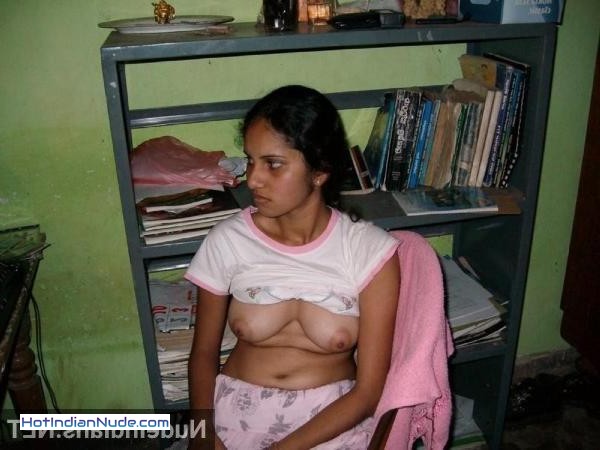 sex chat pics ki nangi pics aur hot gallery - Cute Kerala girls expose boobs pussy to attract college boys 38