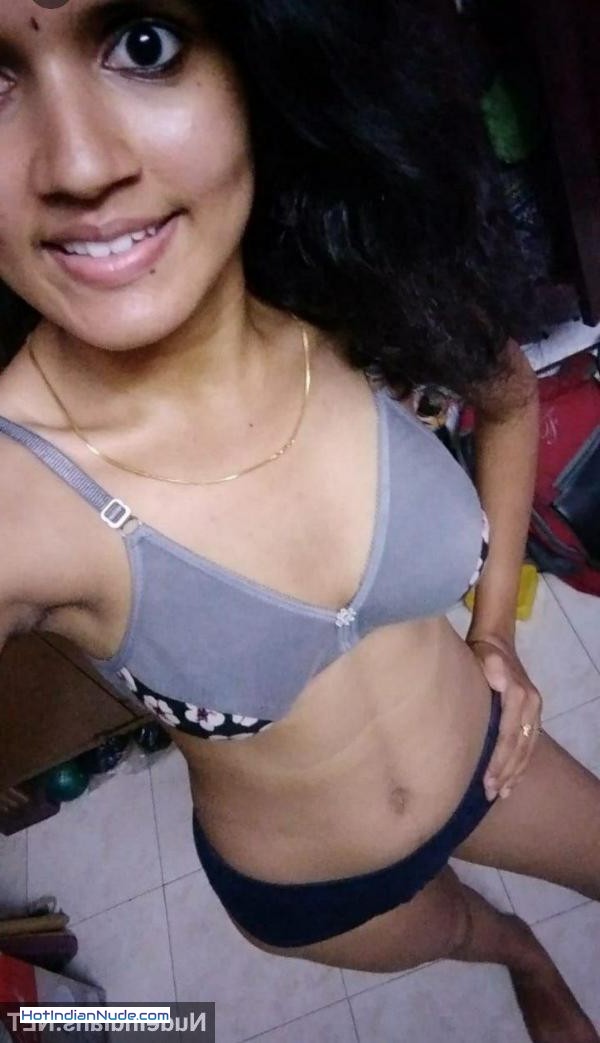 sex chat pics ki nangi pics aur hot gallery - Cute Kerala girls expose boobs pussy to attract college boys 38