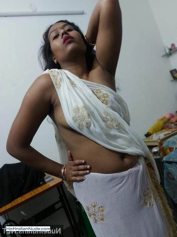 tamil aunty nude photos ki nangi pics aur hot gallery - Chennai aunty boobs xxx photos – Lusty MILF teasing in saree 49