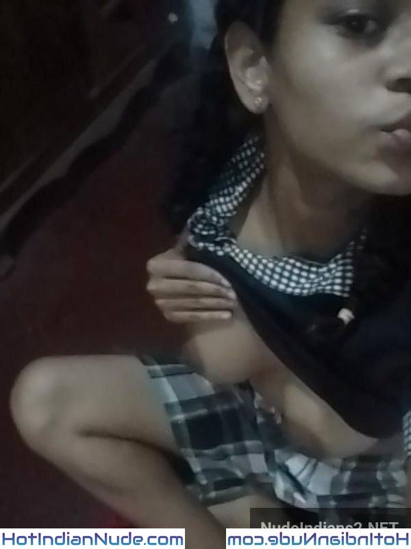 18+ Kochi mallu teen porn photos flashing bade chuchi aur gaand