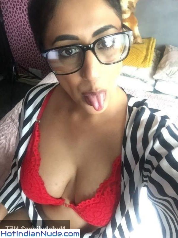 Aunty Anisha Kapoor Big Ass Selfies Nude