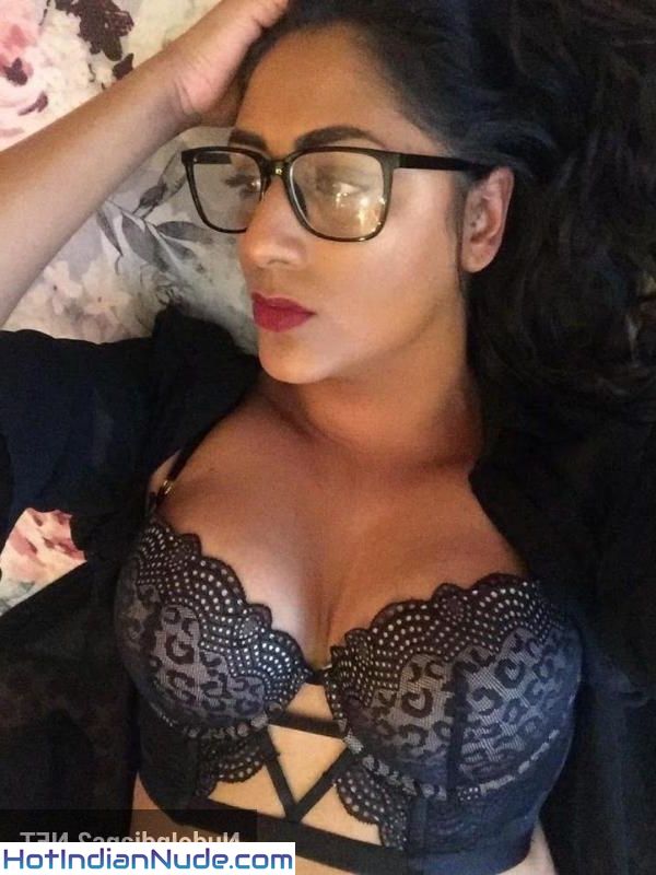 Aunty Anisha Kapoor Indian Bhabi Nude Photos