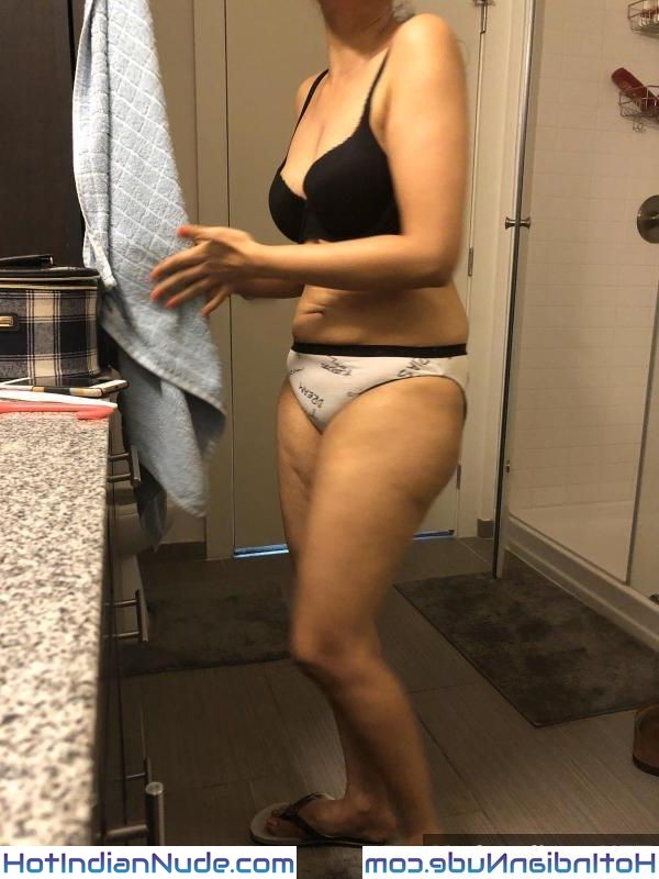 Bengali Bhabhi Promila Naked Housewife Selfies