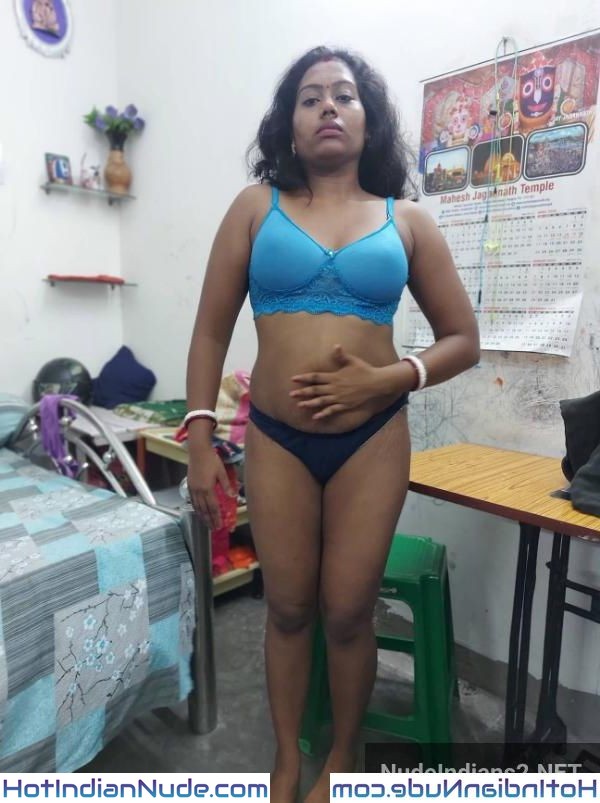 Bumbai Tamil Mami Naked Selfie 18
