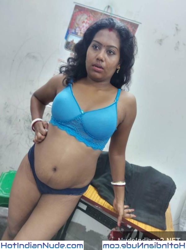 Bumbai Tamil Mami Boobs Nudes Snap