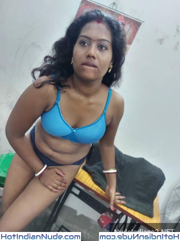 Bumbai Tamil Mami Nude Desi Wife
