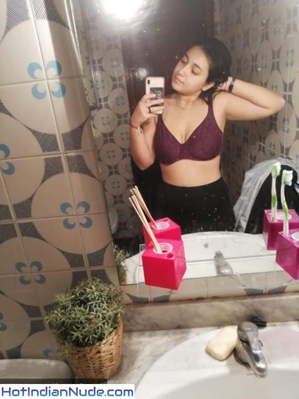 Gf nude ass