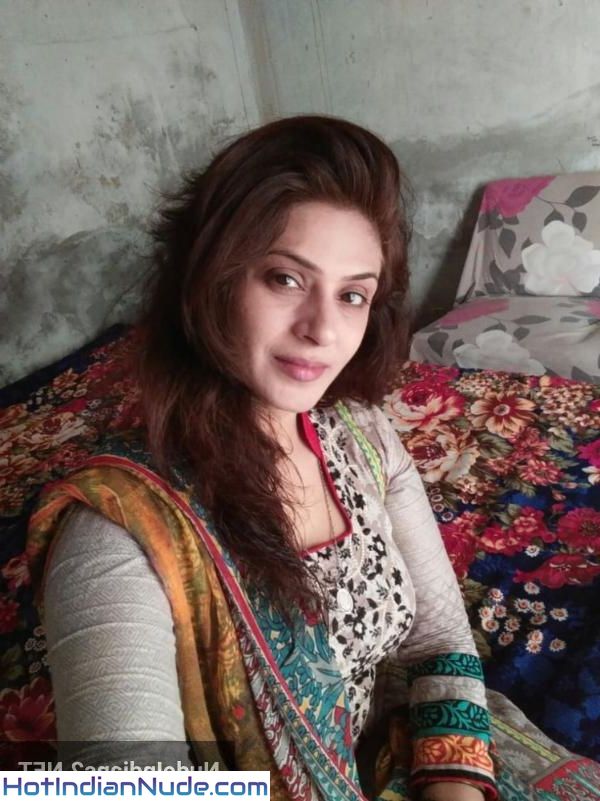 Desi Muslim Aurat Shower Selfie Nudes