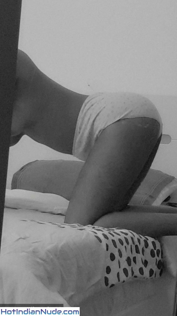 Desi Slim Girl Nude Selfies 18