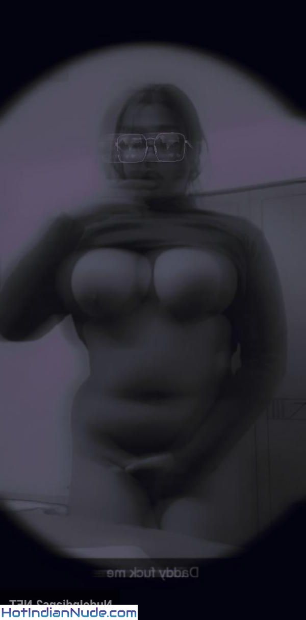 Desi Snapchat Model Sunny Leone Nude Pic