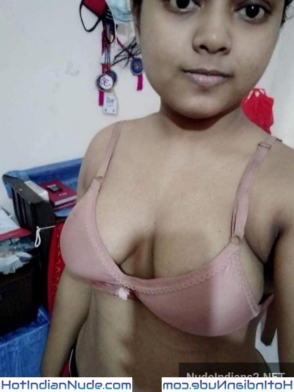 Desi Teen Chuchi aur Doodh ki Nangi Photos - Chut aur Gaand ki Selfies