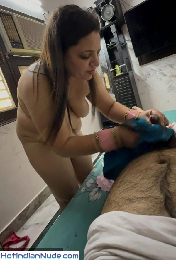 Garam Delhi Bhabhi Desi Aunty Naked