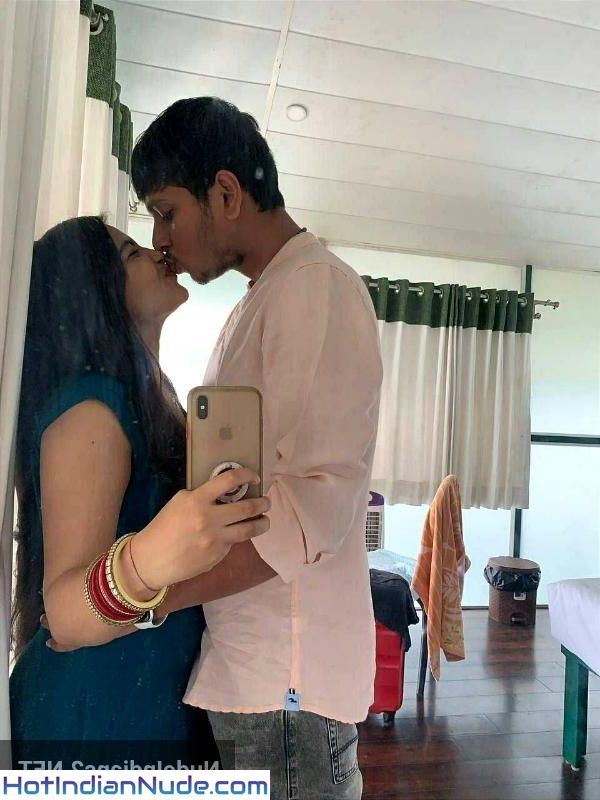 Guajarati Nangi Chuchi Transgender Nude Selfie
