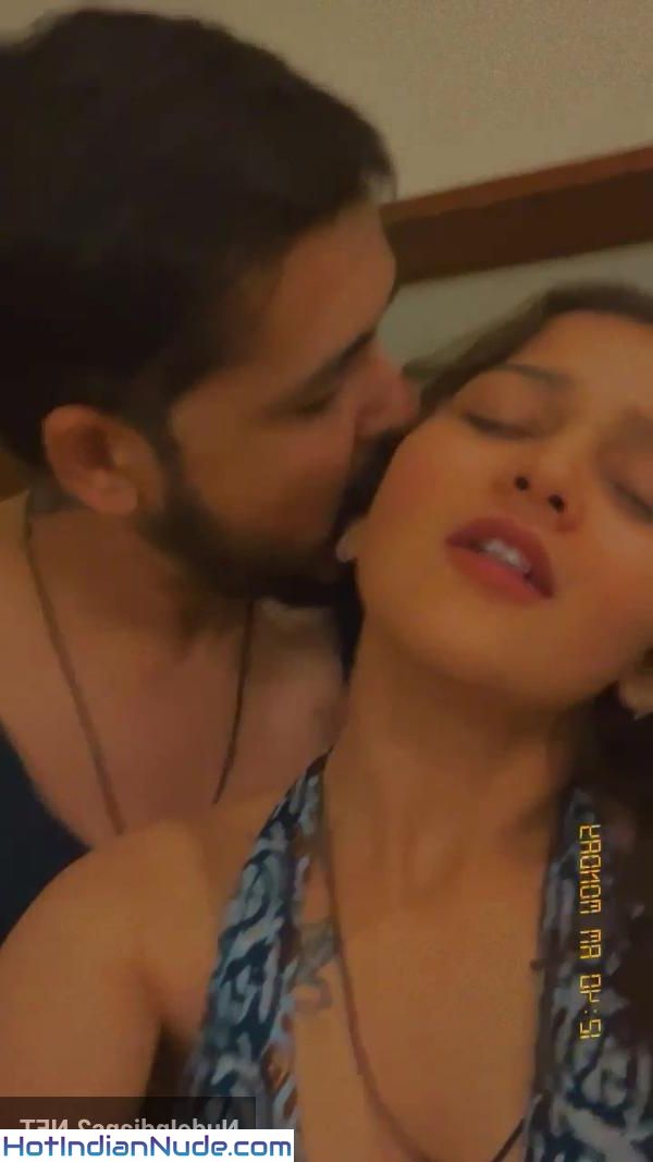 Gujarati Desi Hot Mallu Beautiful Wife Homemade Nude Clicks