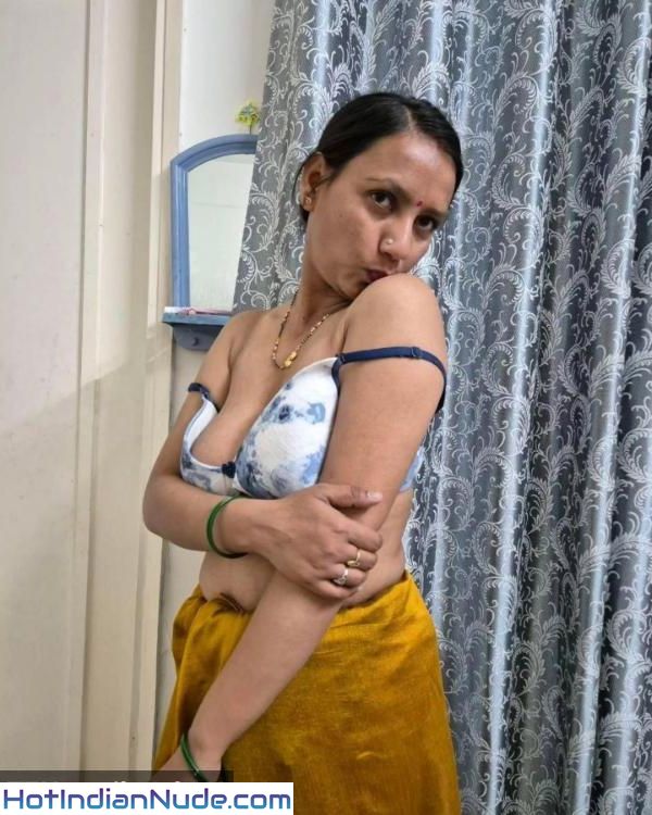 Gujju Bhabhi Nangi Nude Desi Girl Photos
