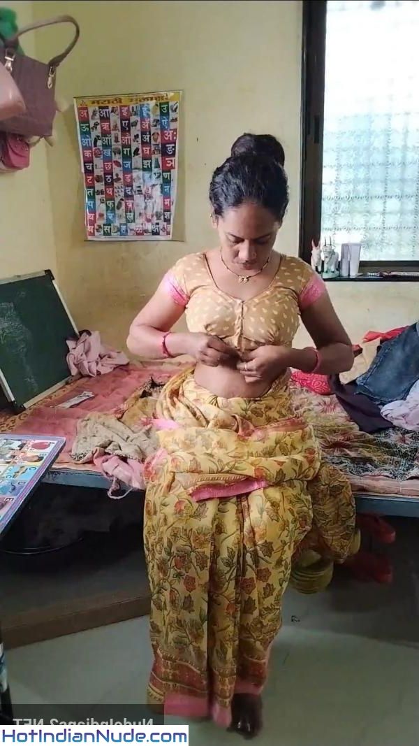 Horny Marathi Aunty Housewives Posing Nude