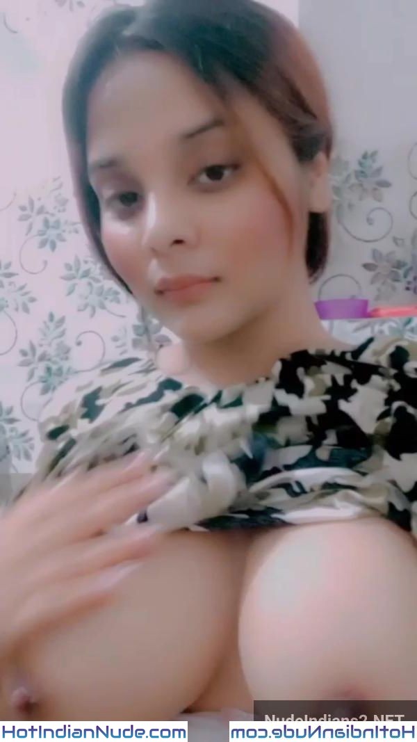 Kanpur ke Musalman ladki Sofiya ne chudai kee khushi ke liye nangi chuchi aur bada lund wala aakaar chhichiye ki photo