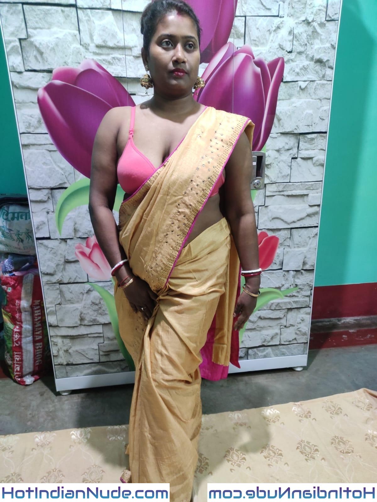 Kolkata sexy Bengali aunti xxx photos in sexy outfits - XXX