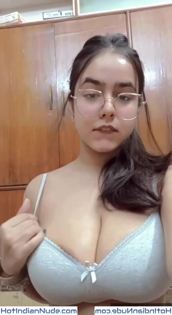 Nude Indian Mom