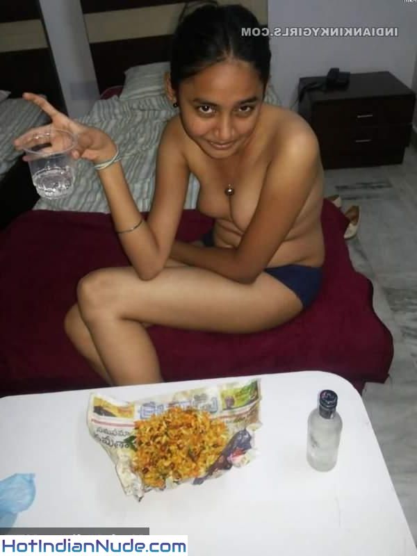 Malayali Nangi Bhabhi Desi Pussy Pic
