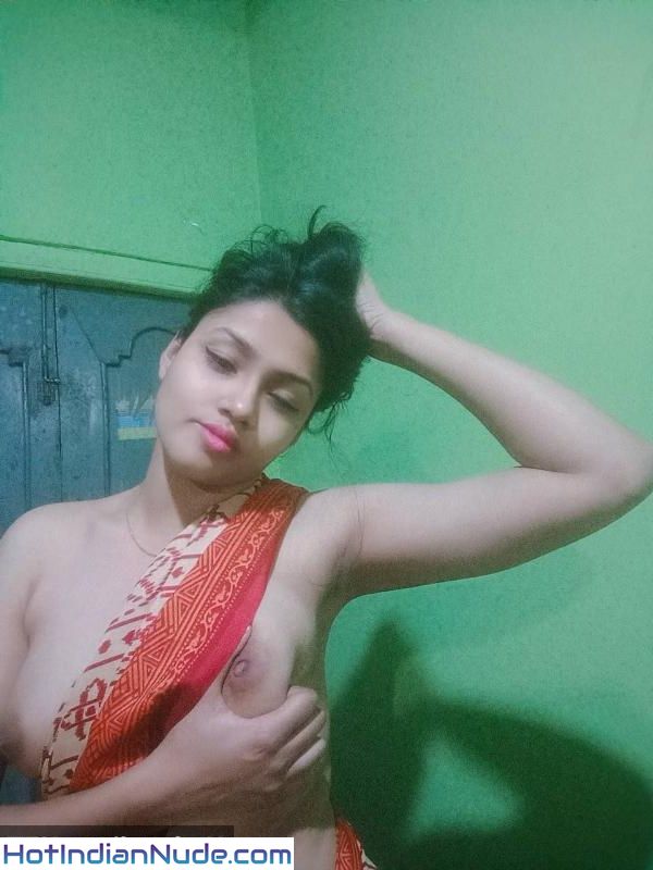 Gf flashes boobs