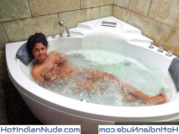 Mallu Sexy Nangi Nude Bathing Aunties