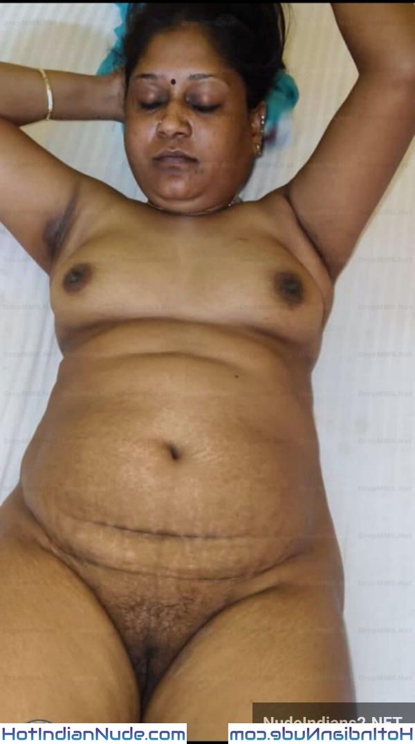 Mature mallu full nangi bhabhi photos - Chudai with office clerk