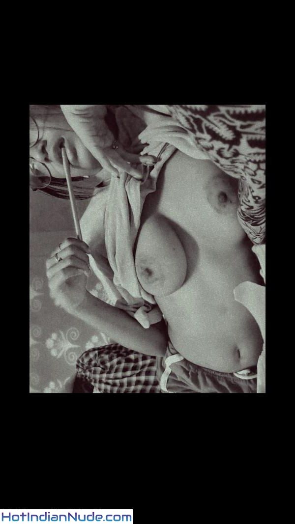 Boudi pussy photo