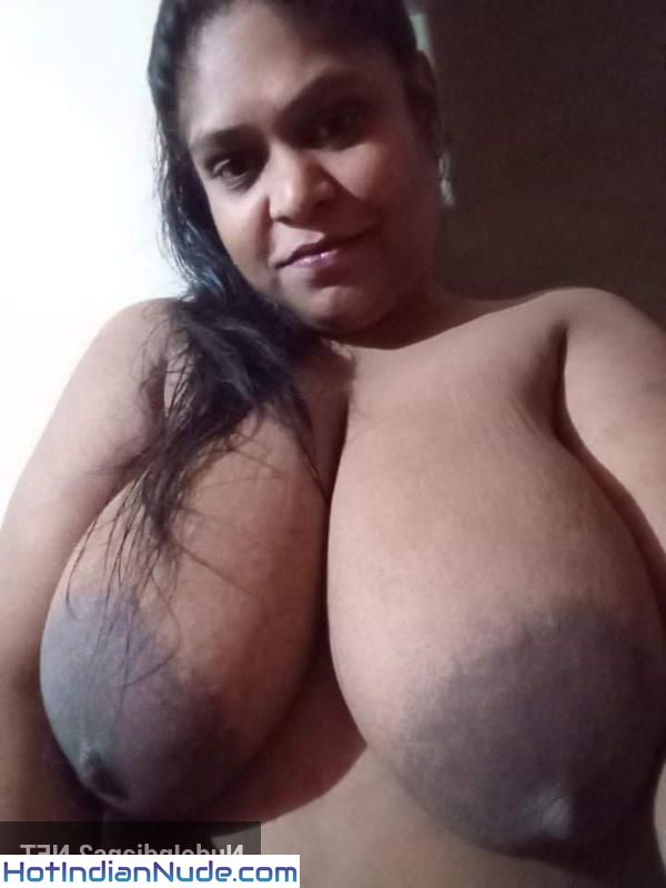 Moti Indian Aunty Titty Flashing Pics