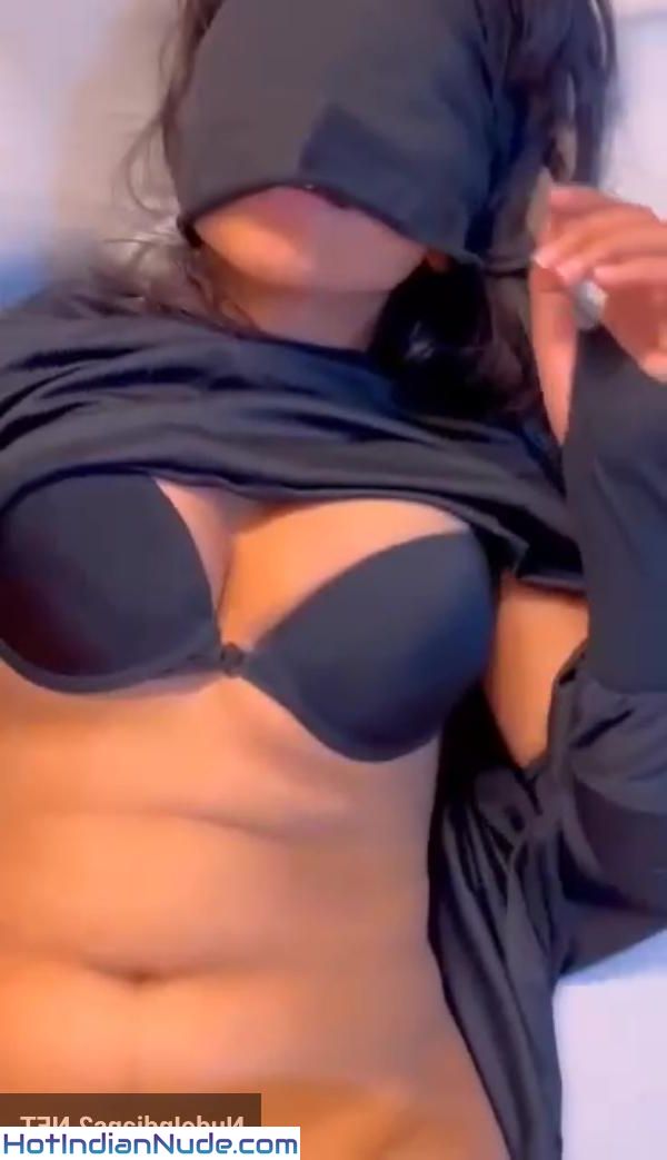 Mumbai Desi College Soundarya Sharma Boobs