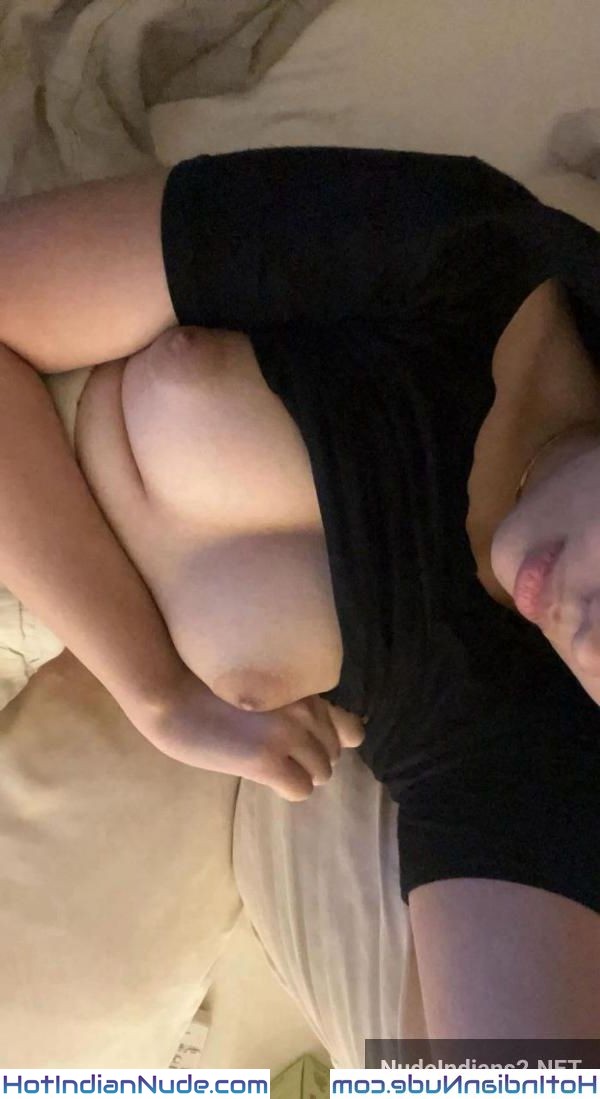 Sexy Nri Full Tits Selfie Pics
