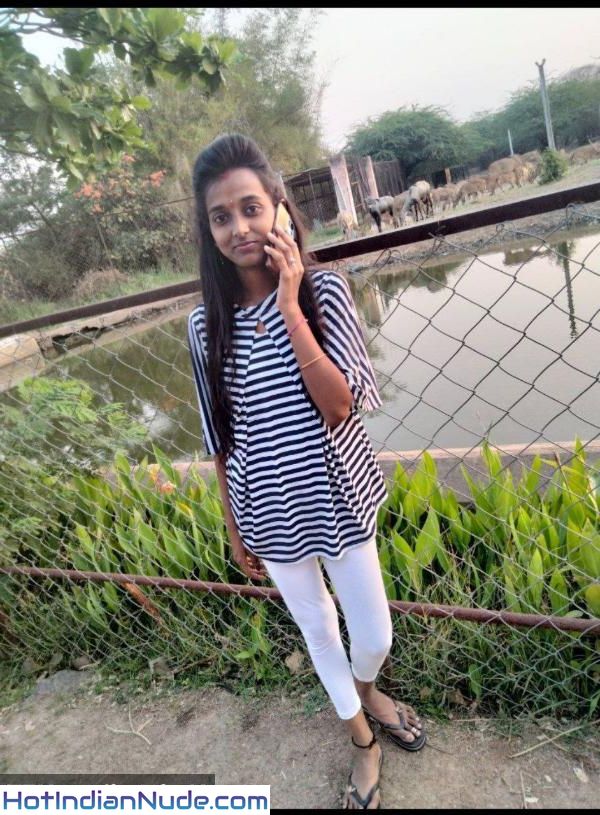 Young Bangalore Biwi Nude Work Selfies
