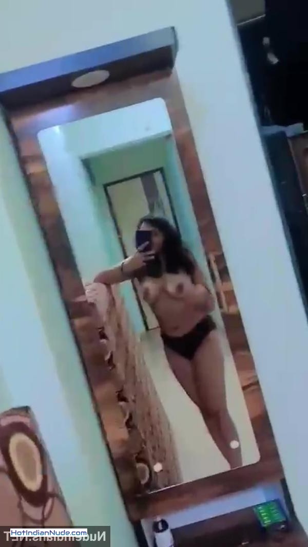 Garam Indian Big Ass Nude Pic Leak: New Delhi Gf Kavya’S Big Juicy Boobs Show To New B