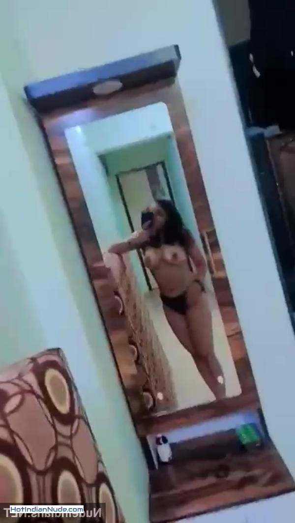 Garam Indian Big Ass Nude Pic Leak: New Delhi Gf Kavya’S Big Juicy Boobs Show To New B